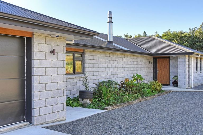 Photo of property in 75 Ahiaruhe Road, Ahiaruhe, Carterton, 5792