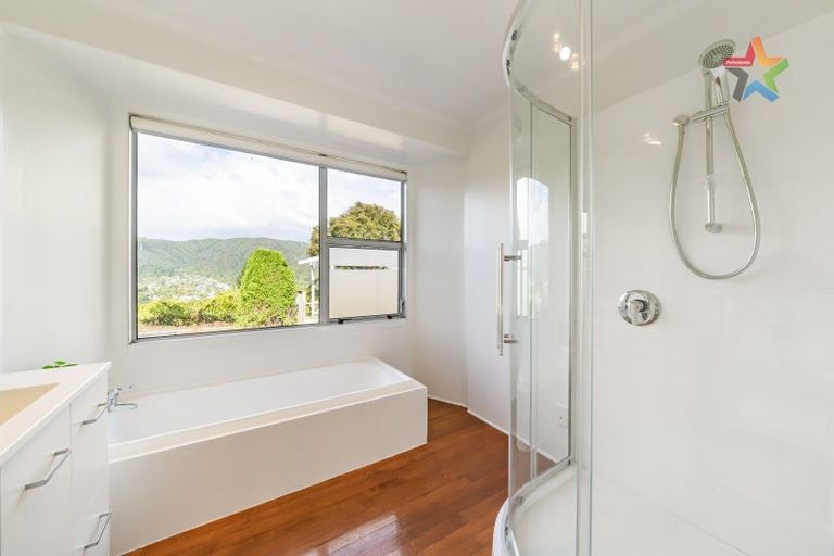 Photo of property in 127 Holborn Drive, Stokes Valley, Lower Hutt, 5019