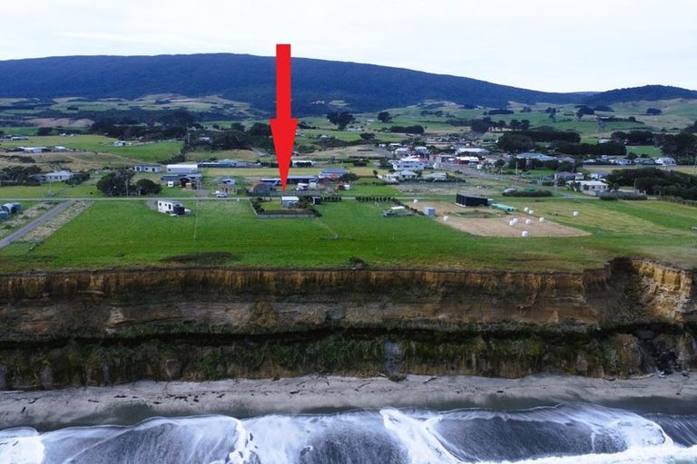 Photo of property in 35 Surrey Street, Orepuki, Riverton, 9881