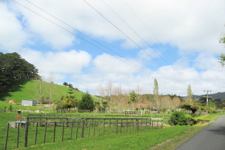 Photo of property in 22-24 Anzac Road, Waitakere, Auckland, 0816