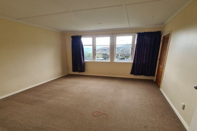 Photo of property in 61 Wilkie Crescent, Naenae, Lower Hutt, 5011