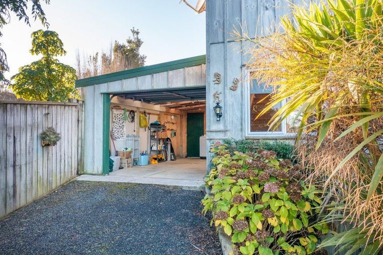 Photo of property in 4 Robertson Street, Raglan, 3225