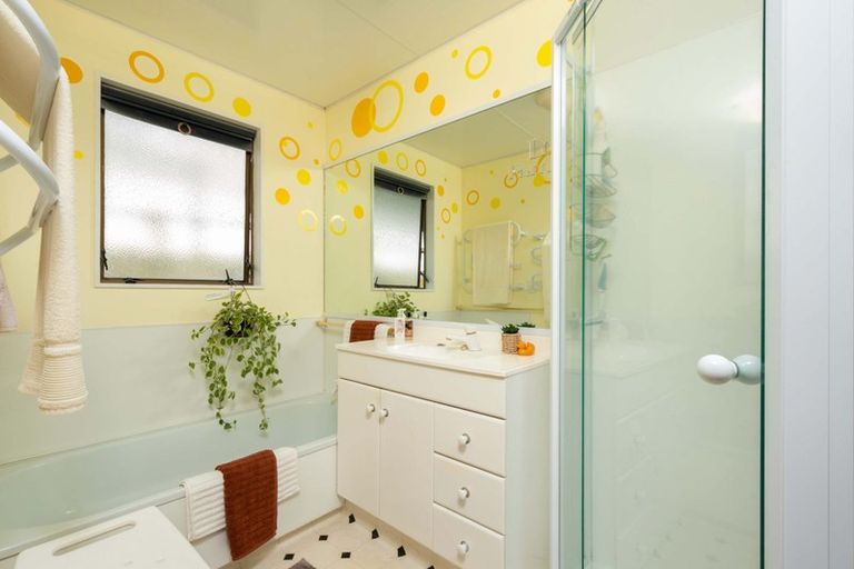 Photo of property in 54 Woodman Drive, Tawa, Wellington, 5028