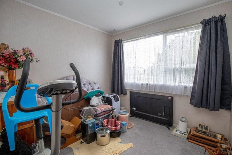 Photo of property in 1 Mcclean Place, Ngatea, 3503