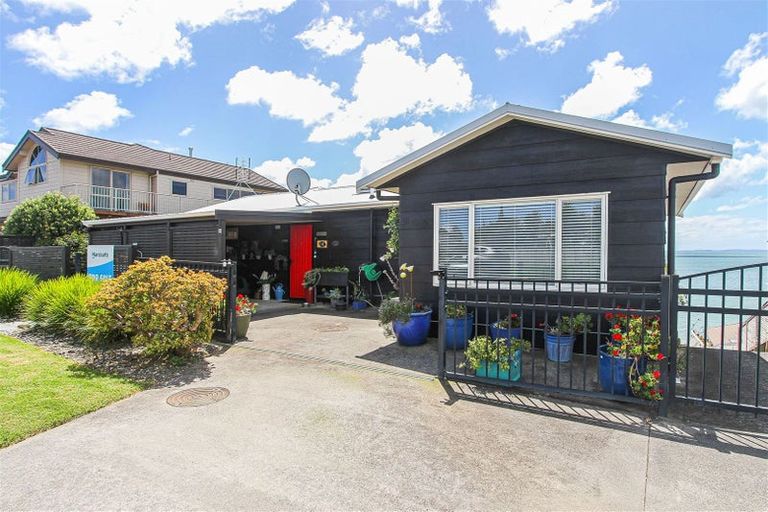 Photo of property in 28 Crispe Road, Clarks Beach, 2122