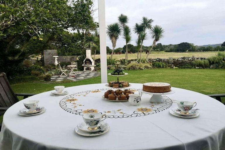 Photo of property in 121 Muir Avenue, Mangere Bridge, Auckland, 2022