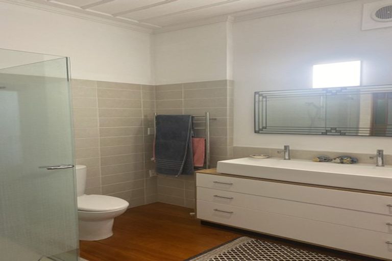 Photo of property in 17 Shannon Street, Mount Victoria, Wellington, 6011