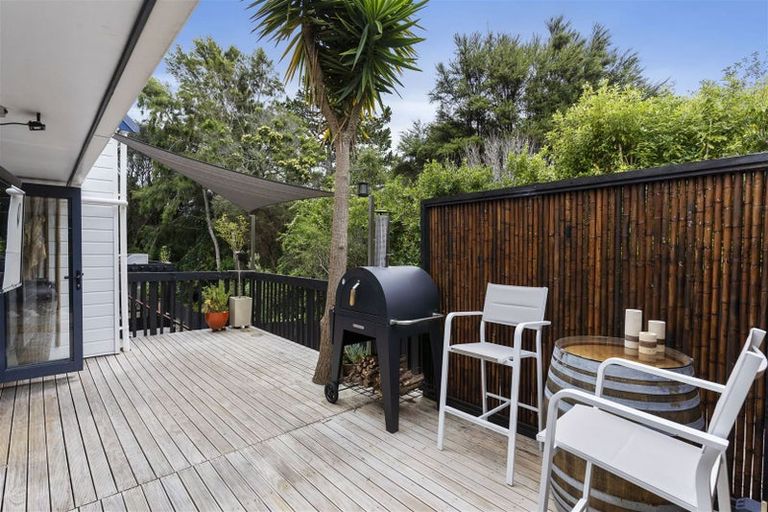 Photo of property in 20a Ocean View Road, Hatfields Beach, Orewa, 0931