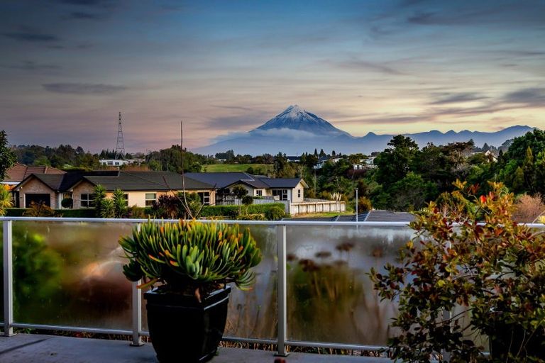 Photo of property in 15 Anderson Way, Highlands Park, New Plymouth, 4312