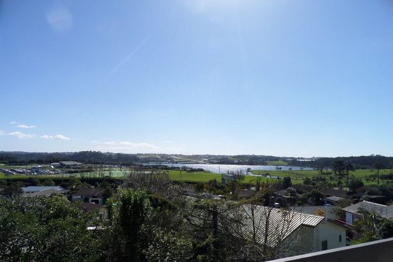 Photo of property in 16 Grenadine Place, Unsworth Heights, Auckland, 0632