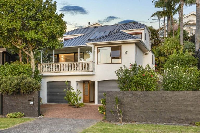 Photo of property in 1/62 Wairoa Road, Narrow Neck, Auckland, 0624