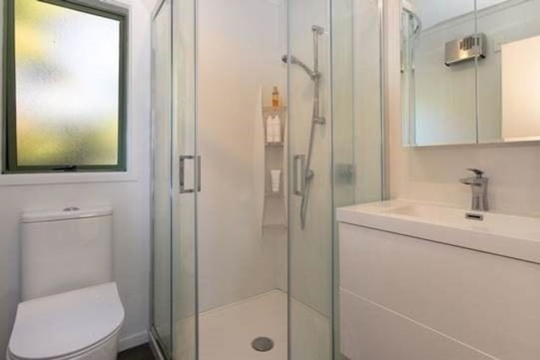 Photo of property in 2/53 Hellyers Street, Birkdale, Auckland, 0626