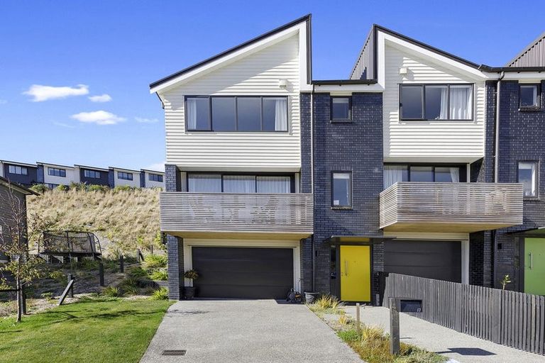 Photo of property in 17 Holystone Road, Whitby, Porirua, 5024