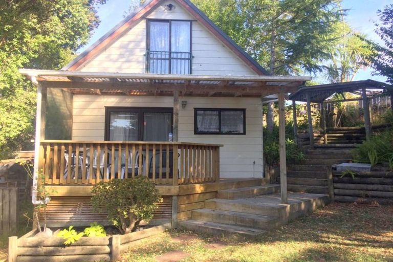 Photo of property in 133 Matipo Road, Te Atatu Peninsula, Auckland, 0610