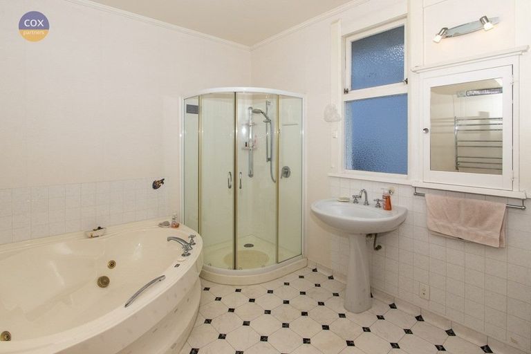 Photo of property in 2 Gladstone Road, Bluff Hill, Napier, 4110