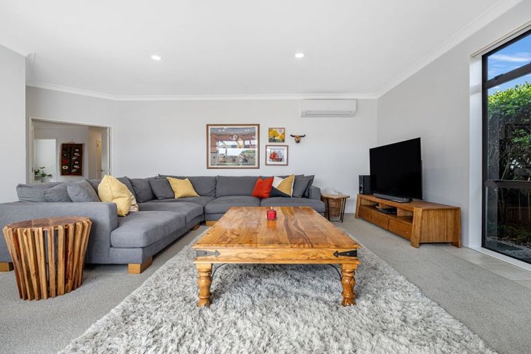 Photo of property in 2 Four Oaks Place, Pukekohe, 2120