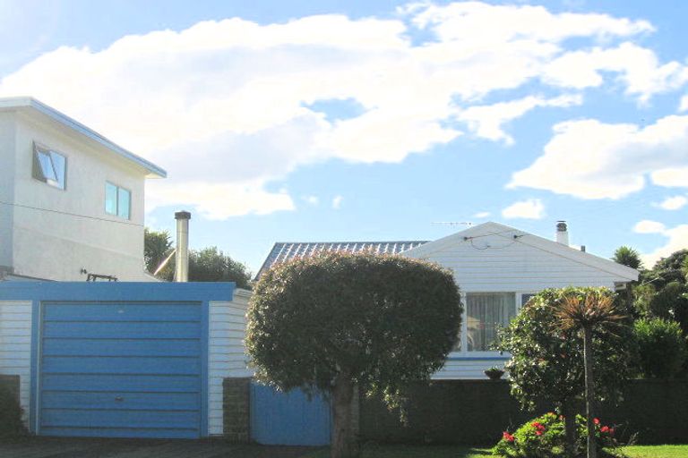 Photo of property in 28 Kauri Street, Eastbourne, Lower Hutt, 5013