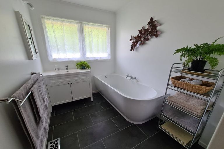 Photo of property in 1/40 Hillcrest Avenue, Hillcrest, Auckland, 0627