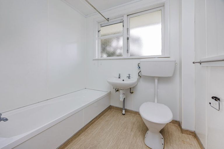 Photo of property in 16 Gilbert Road, Otara, Auckland, 2023