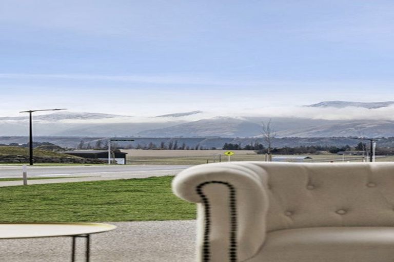 Photo of property in 33 Atkins Road, Luggate, Wanaka, 9382