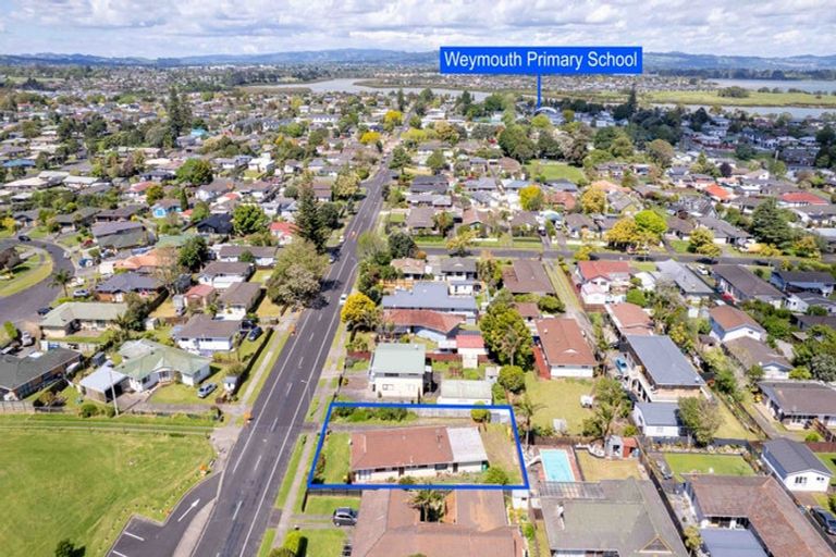 Photo of property in 30 Gibbons Road, Weymouth, Auckland, 2103