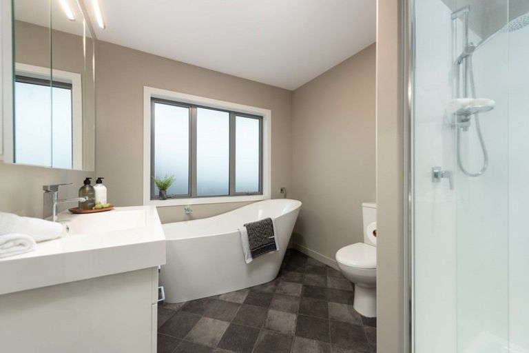 Photo of property in 4 Rochfort Crescent, Pyes Pa, Tauranga, 3112