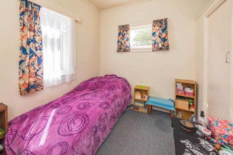 Photo of property in 100 Gonville Avenue, Gonville, Whanganui, 4501