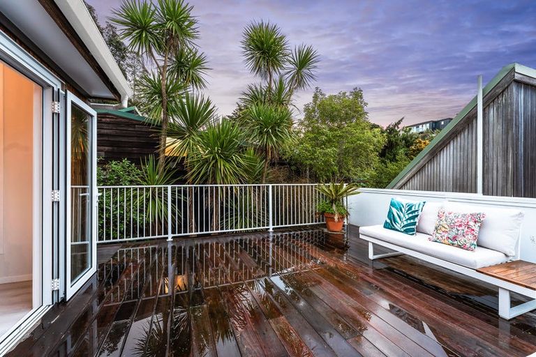 Photo of property in 1/68 Braemar Road, Castor Bay, Auckland, 0620