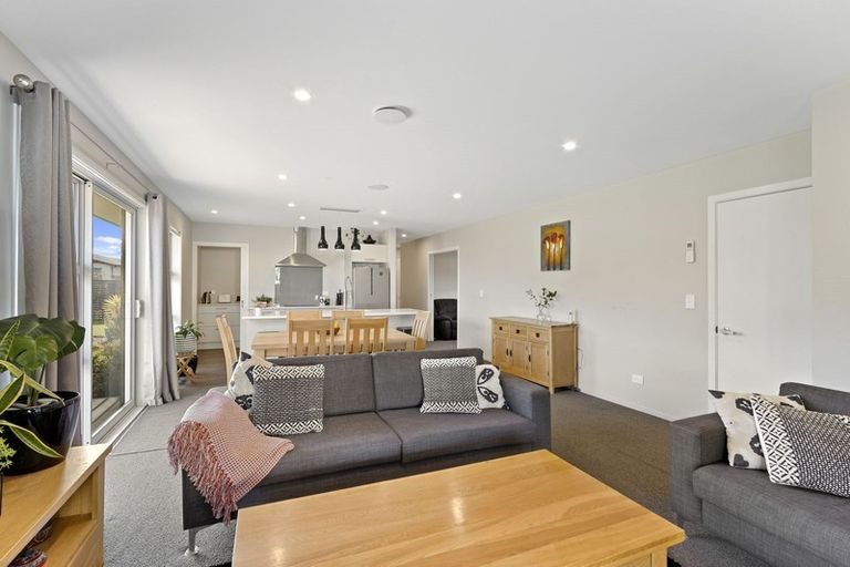 Photo of property in 8 Bargrove Close, Halswell, Christchurch, 8025