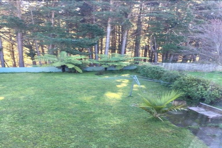 Photo of property in 11 York Place, Cannons Creek, Porirua, 5024