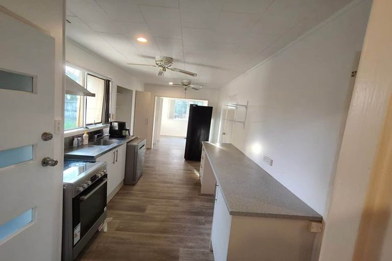 Photo of property in 30 Pipitea Place, Massey, Auckland, 0614