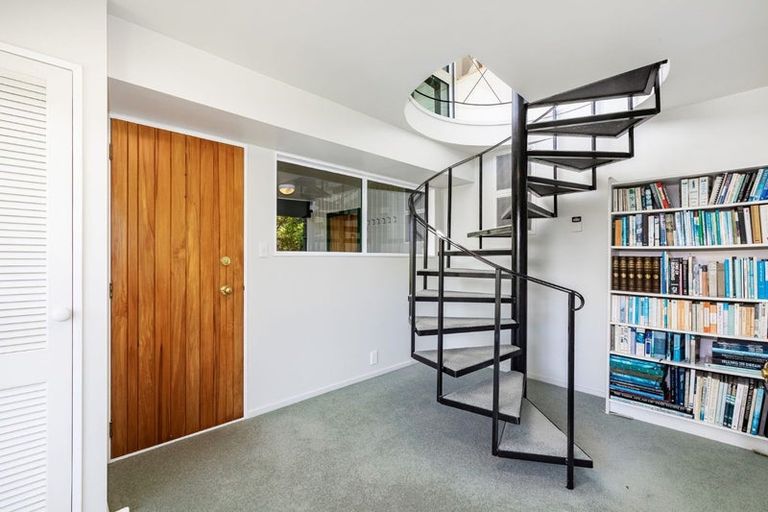 Photo of property in 42 Ferry Road, Days Bay, Lower Hutt, 5013