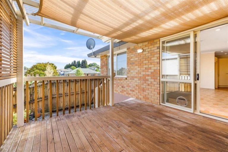 Photo of property in 28 View Ridge Drive, Ranui, Auckland, 0612