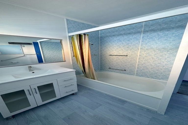 Photo of property in 494 Don Buck Road, Massey, Auckland, 0614