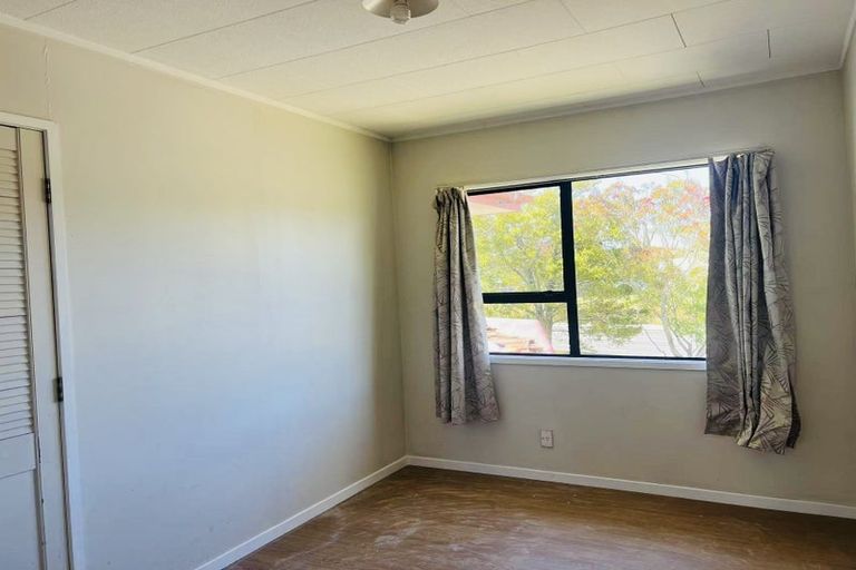 Photo of property in 5 Caribbean Drive, Unsworth Heights, Auckland, 0632