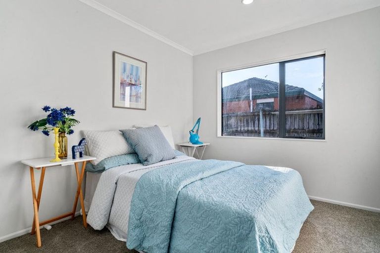 Photo of property in 43 Glenveagh Park Drive, Weymouth, Auckland, 2103