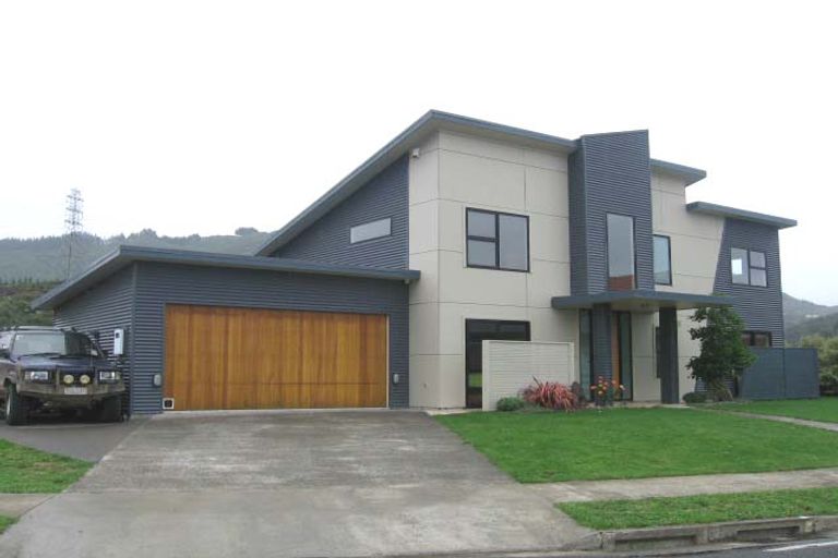 Photo of property in 6 Garrett Place, Riverstone Terraces, Upper Hutt, 5018