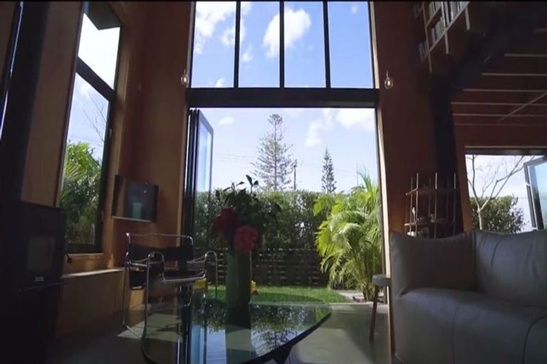 Photo of property in 21a Old Lake Road, Narrow Neck, Auckland, 0624