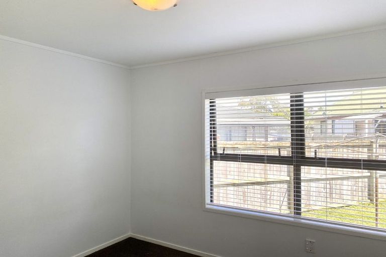 Photo of property in 123 Riverpark Crescent, Henderson, Auckland, 0610