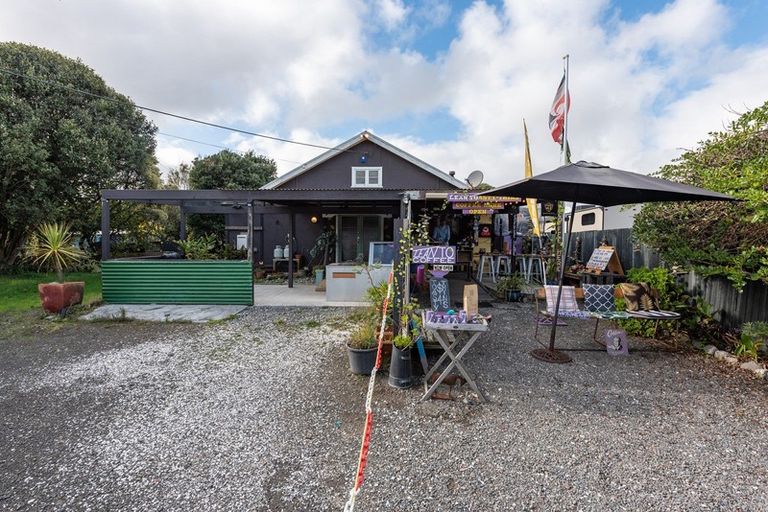 Photo of property in 84 Moana Street, Otaki Beach, Otaki, 5512