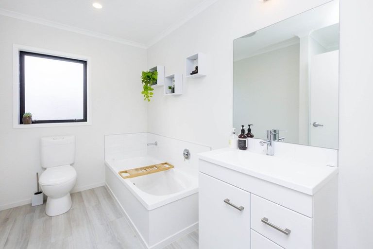 Photo of property in 51 Percy Kinsman Crescent, Riverstone Terraces, Upper Hutt, 5018