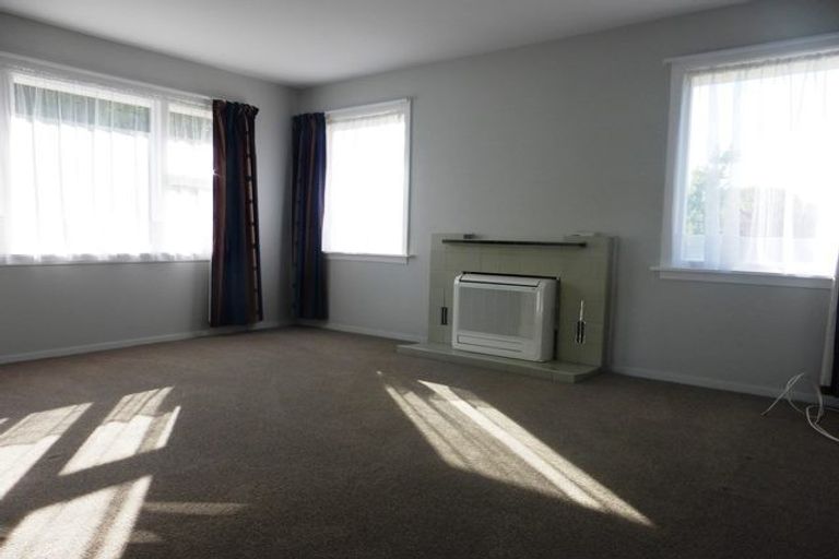 Photo of property in 19 Canberra Place, Redwood, Christchurch, 8051