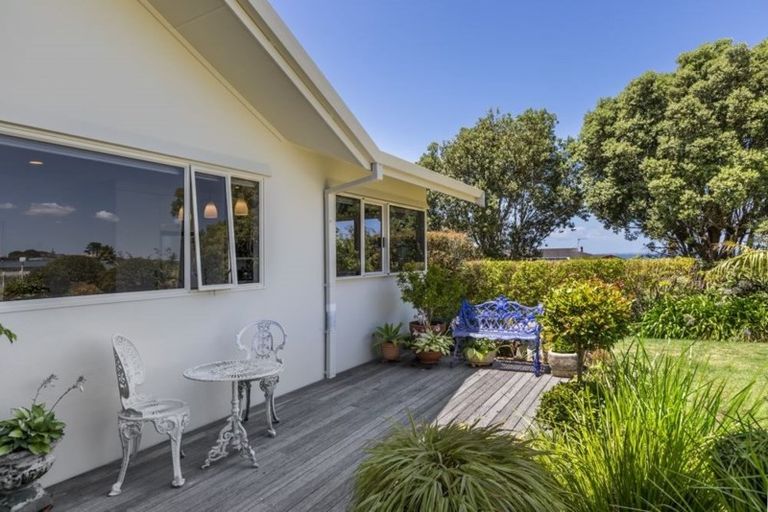 Photo of property in 896 Whangaparaoa Road, Manly, Whangaparaoa, 0930