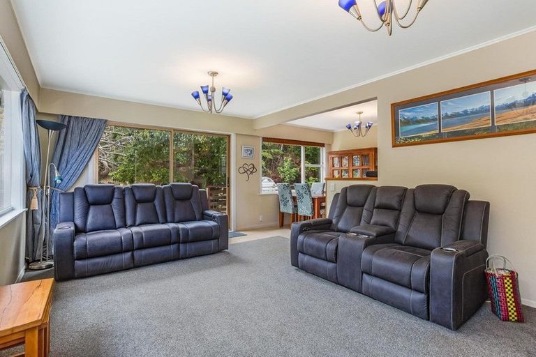 Photo of property in 1 Julia Place, Tawa, Wellington, 5028