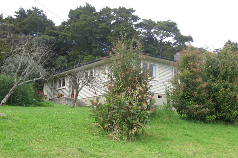 Photo of property in 16 Whaka Street, Maungaturoto, 0520