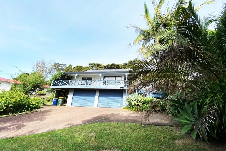 Photo of property in 14 Emery Grove, Bayview, Auckland, 0629