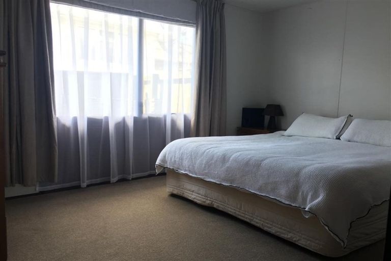 Photo of property in 1/6 Valdale Road, Henderson, Auckland, 0610