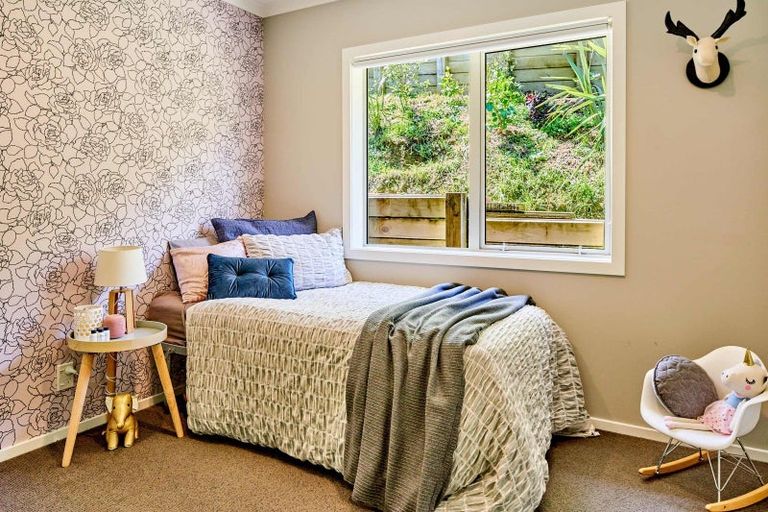 Photo of property in 60 Aotea Drive, Aotea, Porirua, 5024