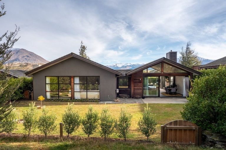 Photo of property in 4 Jackby Court, Jacks Point, Queenstown, 9371