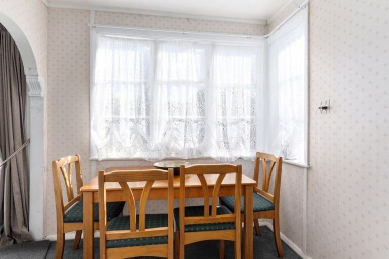 Photo of property in 39 Atiawa Crescent, Waiwhetu, Lower Hutt, 5010